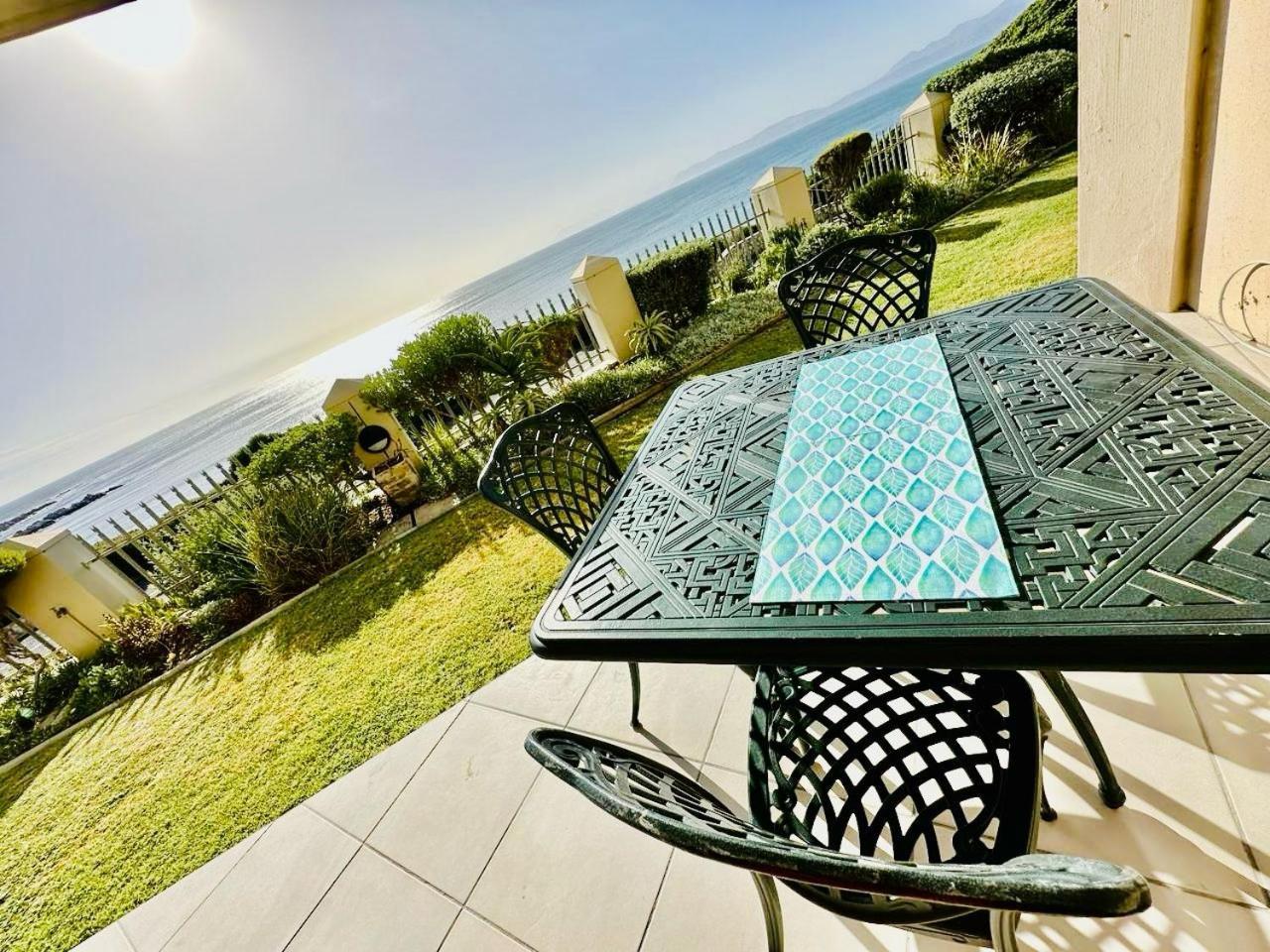 The View at Whale Cove De Kelders Appartement Buitenkant foto